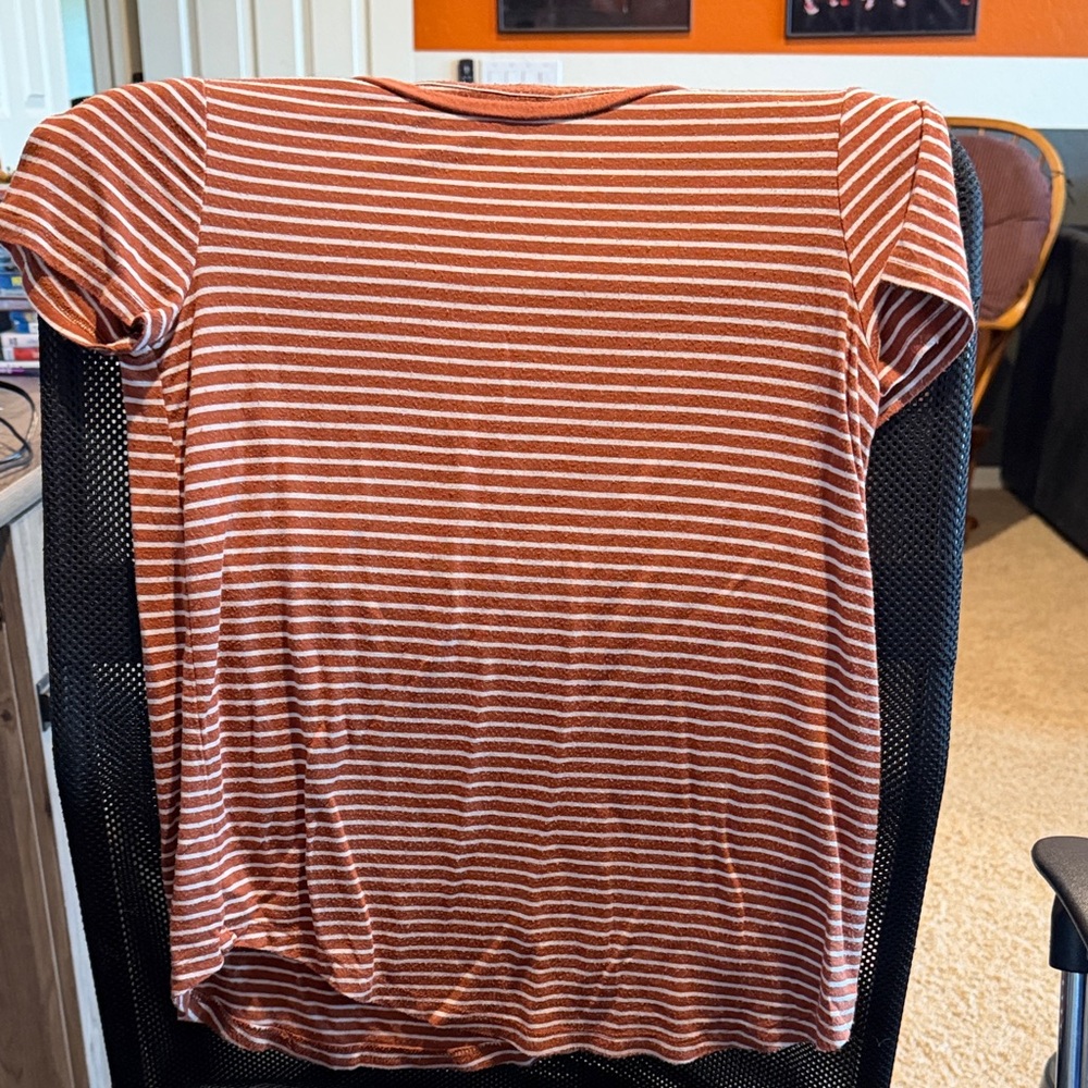 Women’s Short-Sleeve Striped Tee in Rust and White